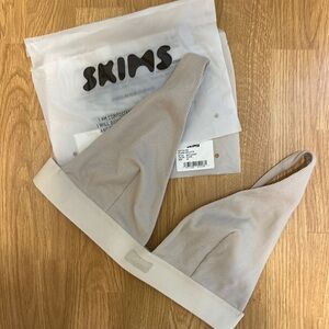 SKIMS bralette - limited edition Stone-  plunge neck style